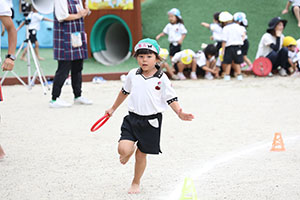 運動会　リレー活動頑張っています　年長組　NO．2