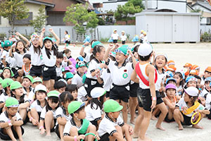 運動会　リレー活動頑張っています　年長組　NO．2