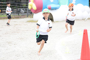 運動会　リレー活動頑張っています　年長組　NO．2