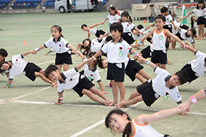 運動会予行　　年長組　組体操