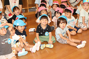 9月生まれのお誕生会　ー絵本の読み聞かせー　2歳児クラス