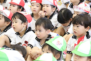 9月生まれのお誕生会　ー絵本の読み聞かせー　年少