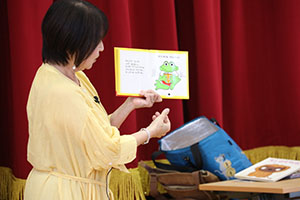 9月生まれのお誕生会　ー絵本の読み聞かせー　年少