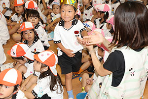 9月生まれのお誕生会　ー絵本の読み聞かせー　年少