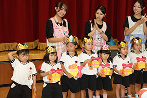 9月生まれのお誕生会　ー絵本の読み聞かせー　年少