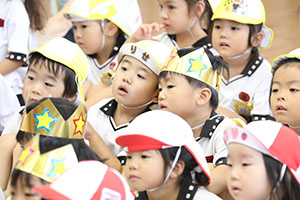 9月生まれのお誕生会　ー絵本の読み聞かせー　年少