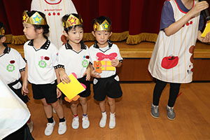 9月生まれのお誕生会　ー絵本の読み聞かせー　年長