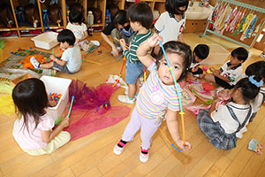 お部屋で仲良く遊びました　ばら・ひよこ　　たんぽぽ・あひる