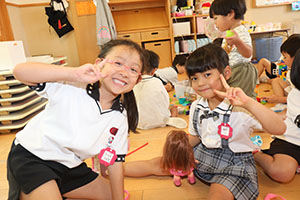 お部屋で仲良く遊びました　ばら・ひよこ　　たんぽぽ・あひる