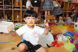 お部屋で仲良く遊びました　ばら・ひよこ　　たんぽぽ・あひる