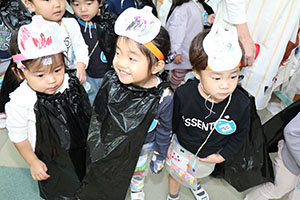 10月生まれのお誕生会　ーキャンディ探しー　2歳児クラス