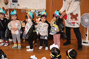 10月生まれのお誕生会　ーキャンディ探しー　2歳児クラス