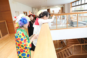 10月生まれのお誕生会　ーキャンディ探しー　2歳児クラス