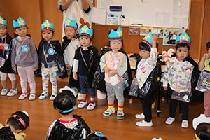 10月生まれのお誕生会　ーキャンディ探しー　2歳児クラス