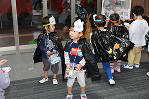 10月生まれのお誕生会　ーキャンディ探しー　2歳児クラス