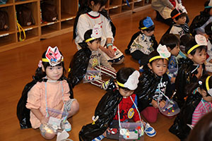 10月生まれのお誕生会　ーキャンディ探しー　2歳児クラス