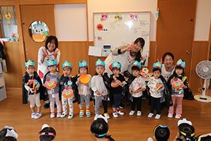 10月生まれのお誕生会　ーキャンディ探しー　2歳児クラス