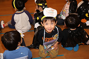 10月生まれのお誕生会　ーキャンディ探しー　2歳児クラス