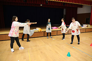 10月生まれのお誕生会　ーお寿司運び・デカパンリレーー　年中