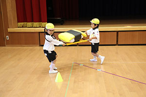 10月生まれのお誕生会　ーお寿司運び・デカパンリレーー　年中