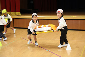 10月生まれのお誕生会　ーお寿司運び・デカパンリレーー　年中