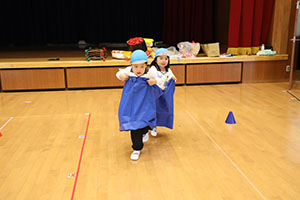 10月生まれのお誕生会　ーお寿司運び・デカパンリレーー　年中