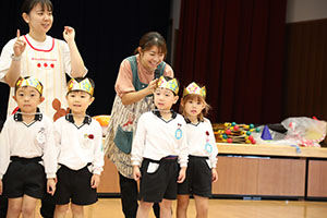 10月生まれのお誕生会　ーお寿司運び・デカパンリレーー　年中