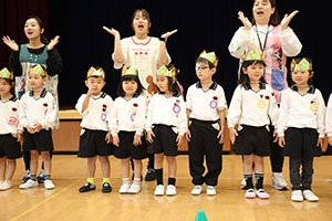 10月生まれのお誕生会　ーお寿司運び・デカパンリレーー　年中