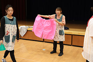 10月生まれのお誕生会　ーお寿司運び・デカパンリレーー　年中