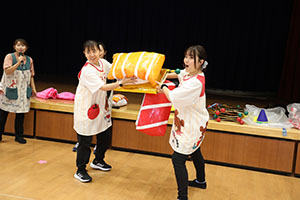 10月生まれのお誕生会　ーお寿司運び・デカパンリレーー　年中