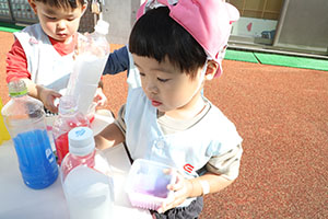 色水あそび　ひよこ