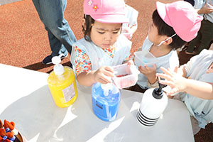 色水あそび　ひよこ