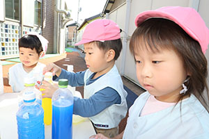 色水あそび　ひよこ