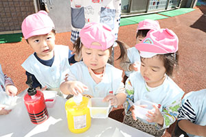 色水あそび　ひよこ