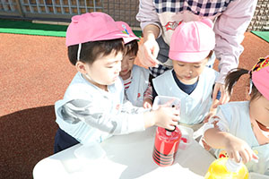 色水あそび　ひよこ