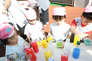 色水あそび　ひよこ