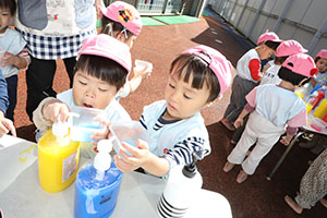 色水あそび　ひよこ