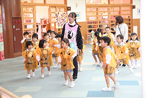 お菓子探し　ハッピーハロウィン🎃　りす・うさぎ