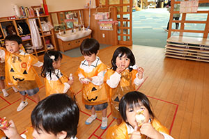 お菓子探し　ハッピーハロウィン🎃　りす・うさぎ