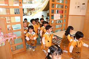 お菓子探し　ハッピーハロウィン🎃　りす・うさぎ