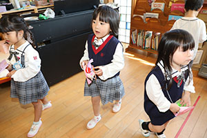 お菓子探し　ハッピーハロウィン🎃　ことり・こあら