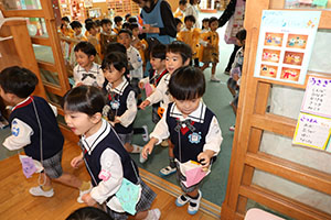 お菓子探し　ハッピーハロウィン🎃　ことり・こあら