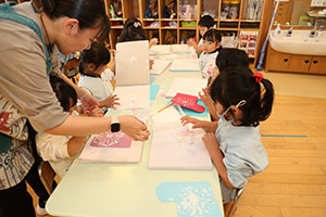 冬の制作　ブーツ　たんぽぽ