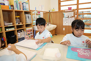 冬の制作　ブーツ　たんぽぽ