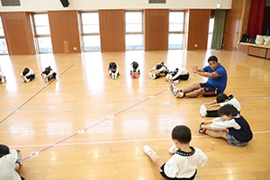 体操教室　ー ボール投げ ー　ばら