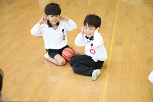 体操教室　ー ボール投げ ー　ばら