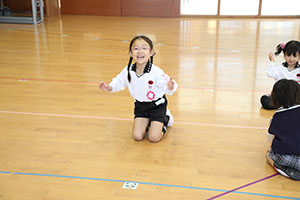 体操教室　ー ボール投げ ー　ばら