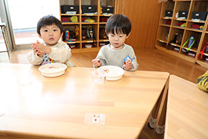 どんぐりのバッジ　あひる