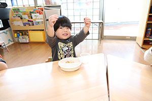 どんぐりのバッジ　あひる