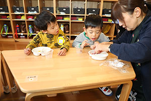 どんぐりのバッジ　あひる